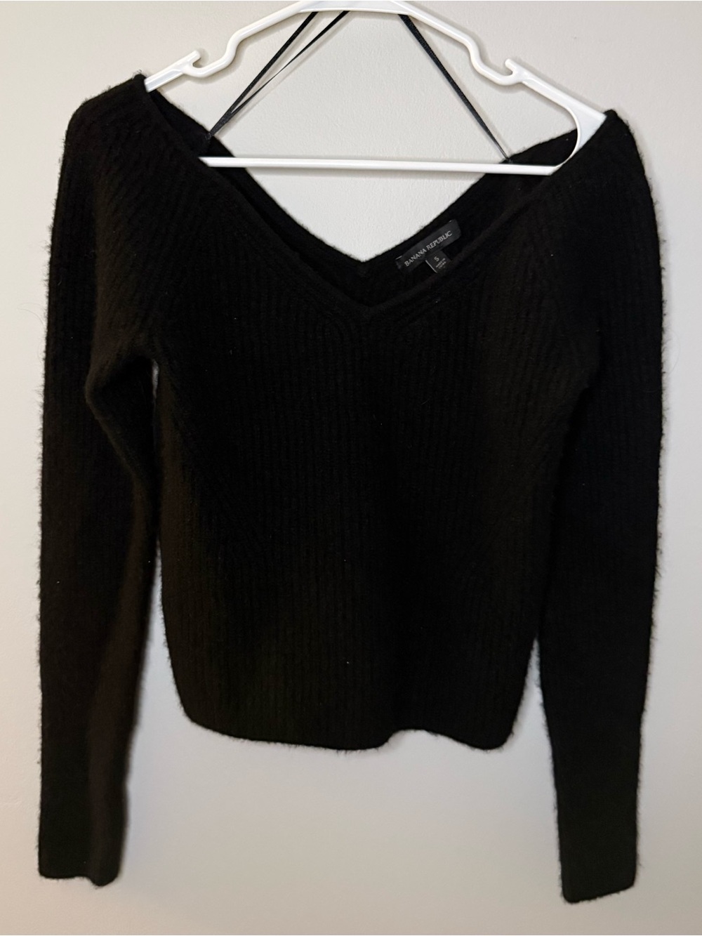 Banana Republic Black V-Neck Ribbed Sweater